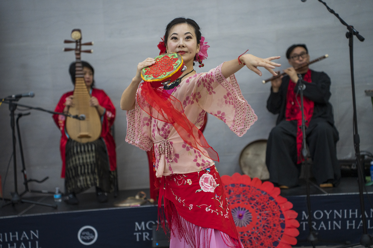 Tang performs with the New York Ba Ban Chinese Music Society at Penn Station.