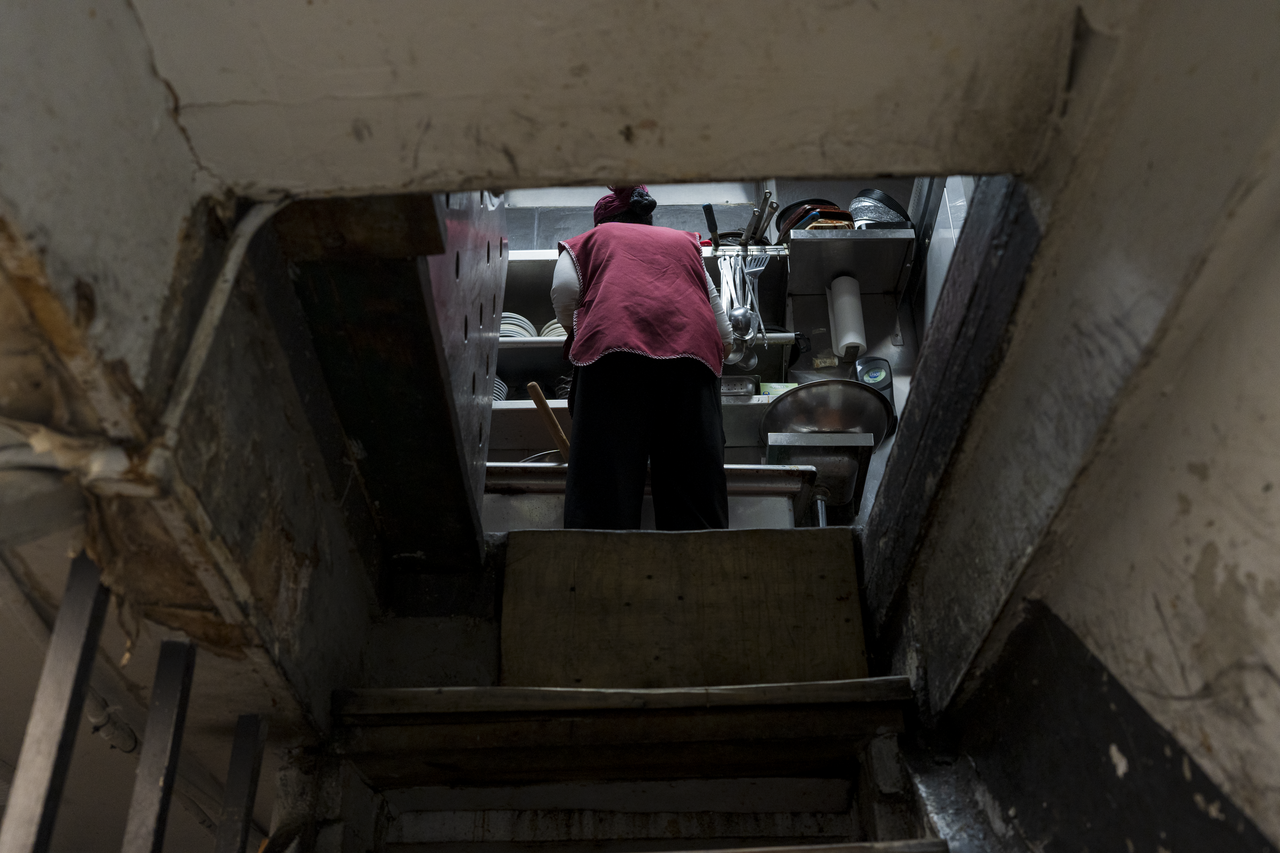 Washing, cutting, and preparation take place one level below the dining room.